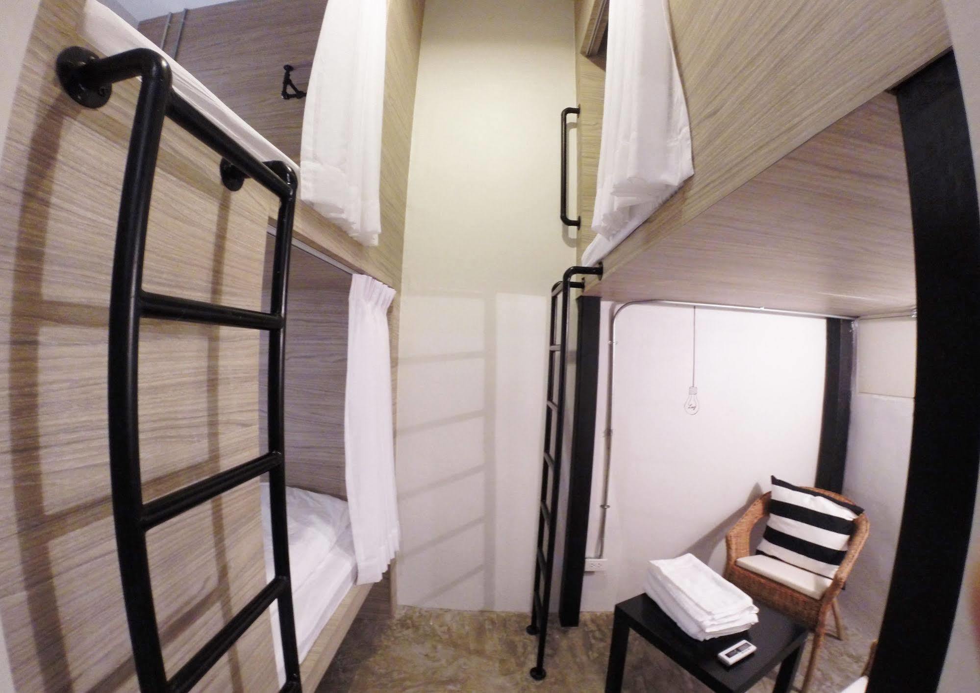 Хостел Slumber Bangkok Soi 1 Экстерьер фото