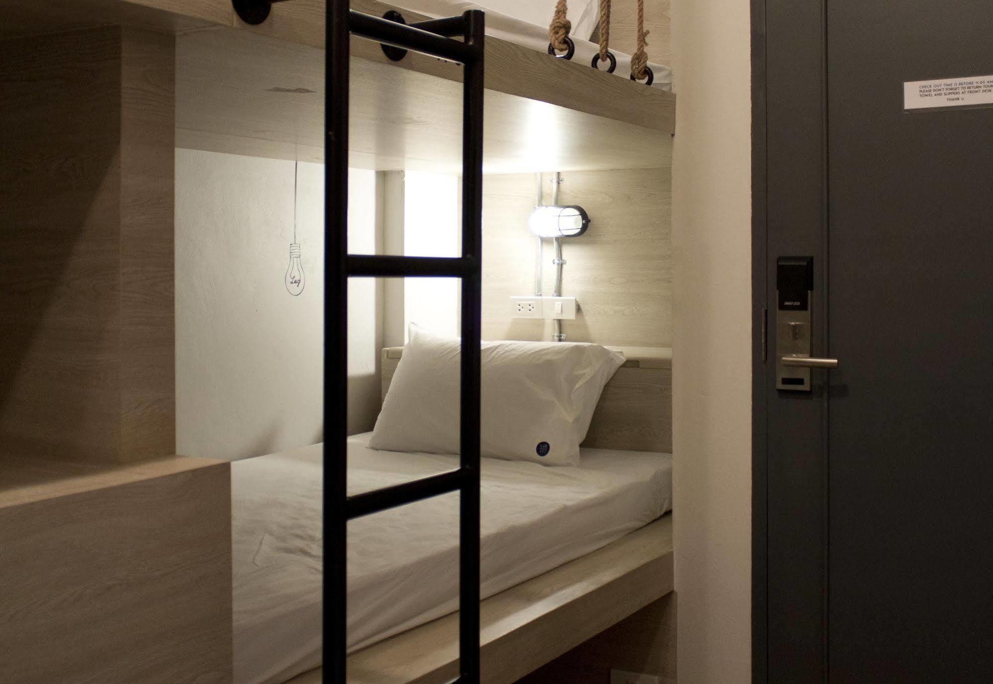 Хостел Slumber Bangkok Soi 1 Экстерьер фото