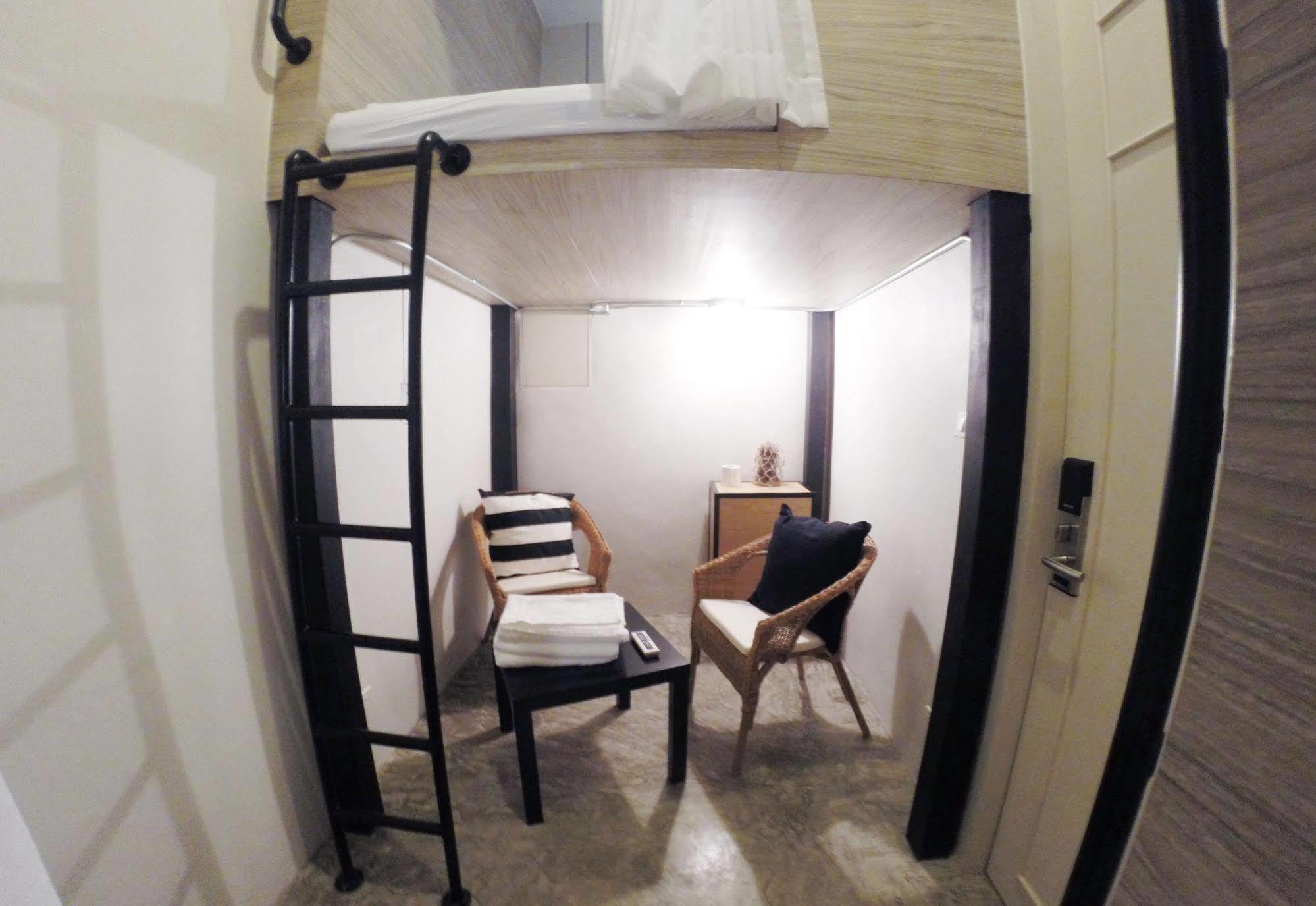 Хостел Slumber Bangkok Soi 1 Экстерьер фото